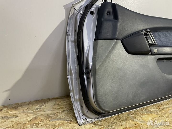 Mitsubishi Mirage Дверь передняя правая