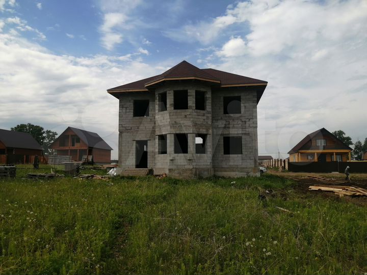 Дом 175 м² на участке 10 сот.