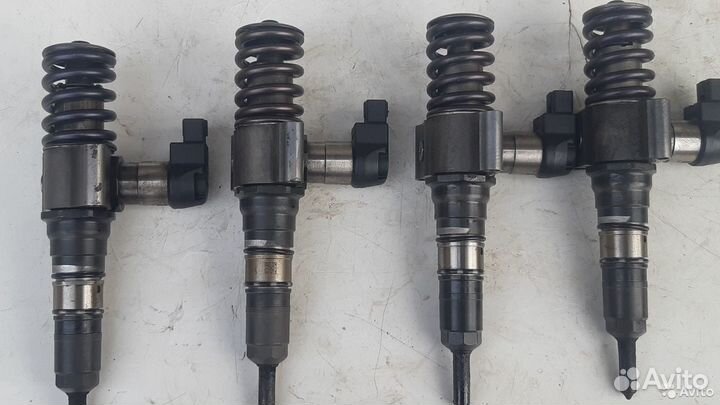 Форсунка Volkswagen Passat B6 03G130073SX bkp