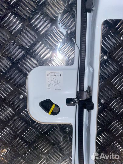 Обшивка кузова фургона Ford Transit