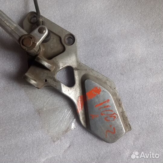 Кронштейн подножки перед левый Kawasaki ZZR1100-2