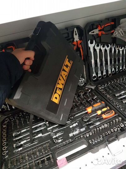 Шуруповерт dewalt