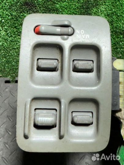 Кнопка стеклоподъемника передняя левая Honda Cr-V