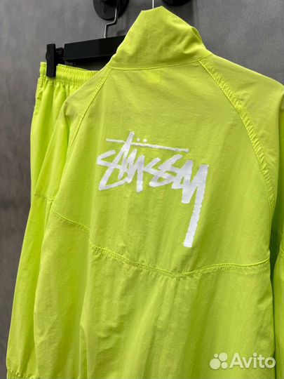 Яркий костюм Stussy