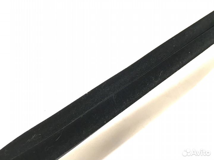 Уплотнитель передний левый Audi A6 C6