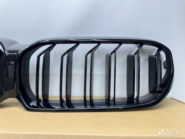 Ноздри BMW 5 G30 F90 рестайлинг черный глянец