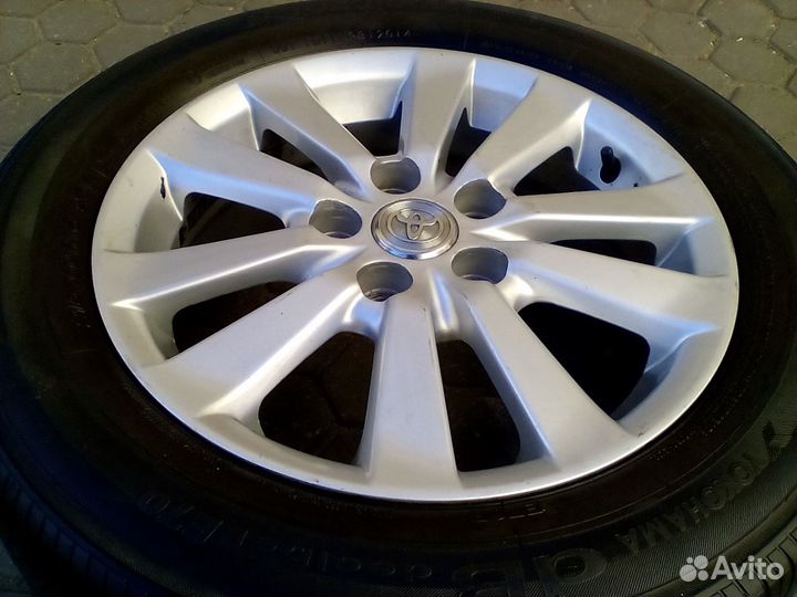 Yokohama 215/60R16 на дисках Toyota к-т
