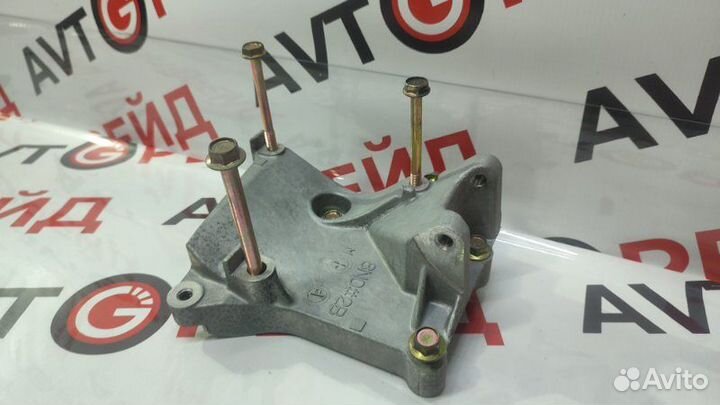 Крепление кондиционера Nissan Bluebird Sylphy QG10