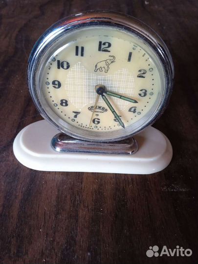 Часы с будильником