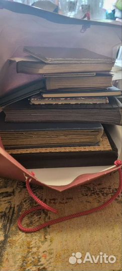 Много почтовых марок и этикеток