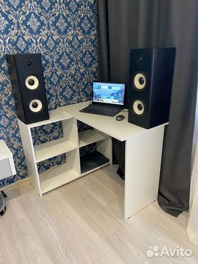 Стол письменный компьютерный угловой.Новый