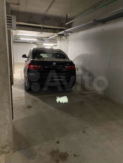 Машиноместо, > 30 м²