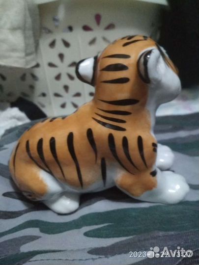 Статуэтка тигренок