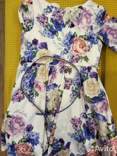 Отдам одежду девочка 128