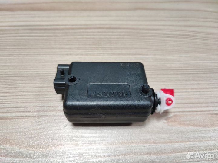 Привод замка багажника Renault Logan