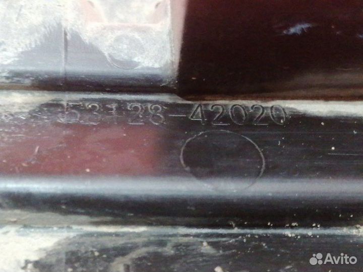 Решетка бампера передняя левая Toyota Rav4