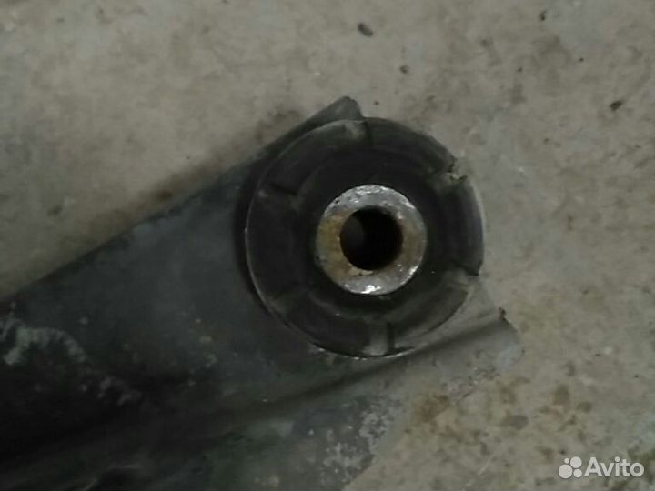 Рычага задний правый нижний Volkswagen Touareg NF