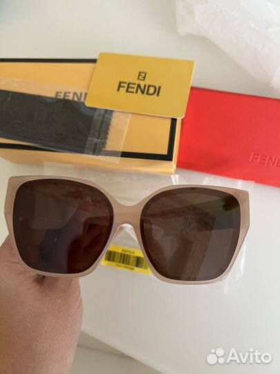 Солнцезащитные очки