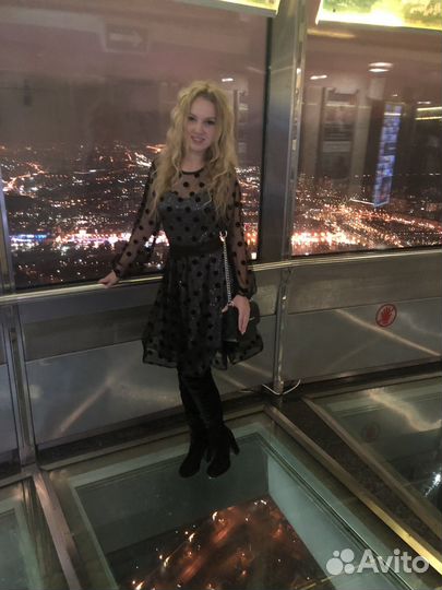 Блестящее платье в горох