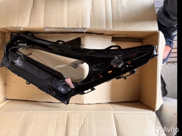 Стекло фары передней правой Lexus NX