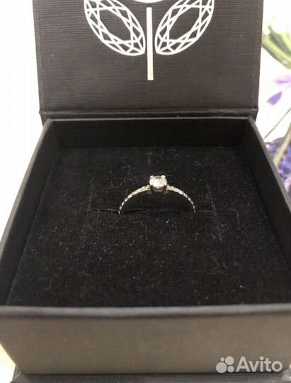 Кольцо с бриллиантом (эпл)