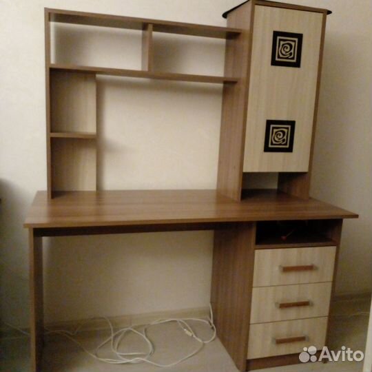 Продам компьютерный стол