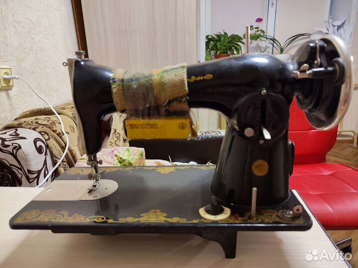 Швейная машина советская