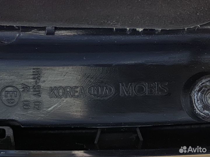 Оригинальный фонарь 924052P600 на Kia Sorento