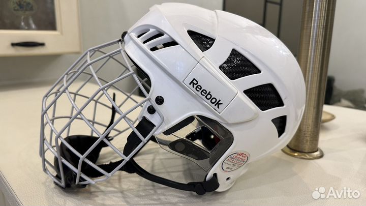 Хоккейный шлем