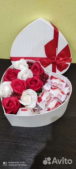 Рафаэлло в сердце с розами