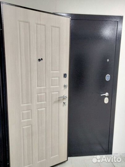 Входная металлическая дверь в квартиру