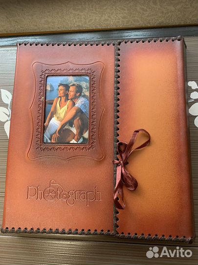 Кожаный фотоальбом