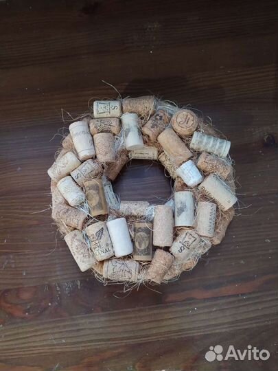 Венок из винных пробок