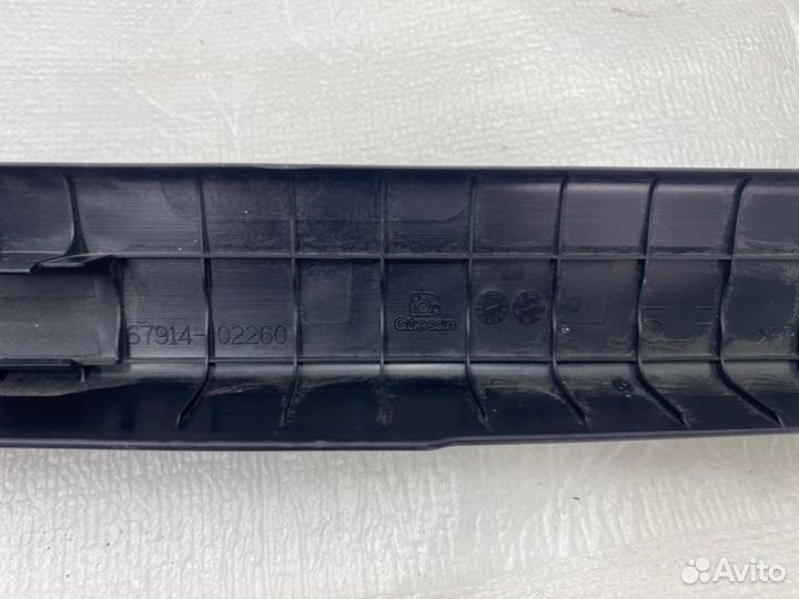 Накладка порога внутренняя передняя левая Toyota