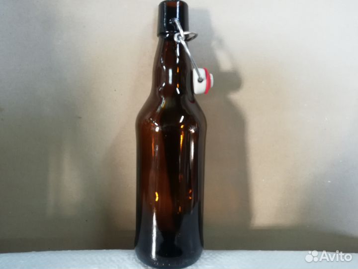 Бутылка с бугельной пробкой