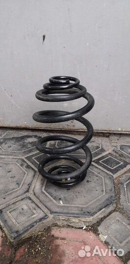 Пружина задняя Renault Traffic Opel Vivaro 2014