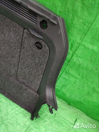 Обшивка багажника правая VW Tiguan 2007-2016