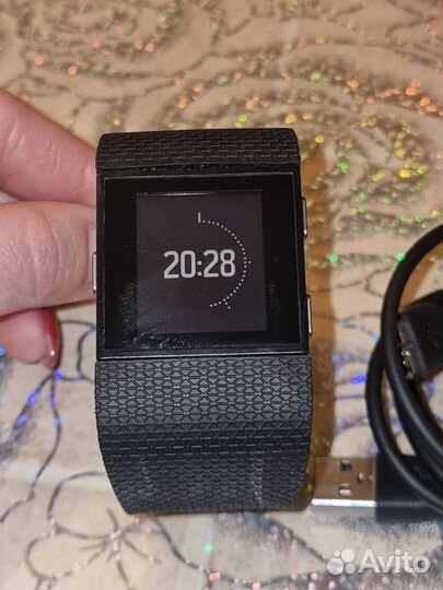 Фитнес браслет fitbit surge
