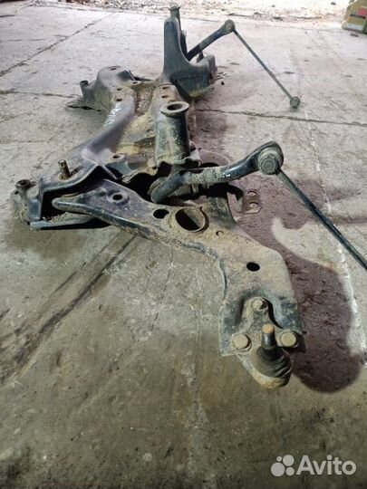 Балка подвески (подрамник) передняя Toyota Rav4