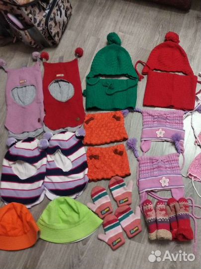 Шапки,шлемы, варежки для двойни 50-54