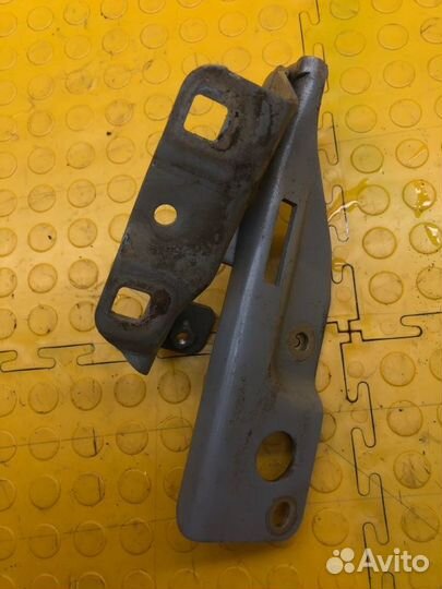 Петля капота левая Nissan Almera Classic QG16