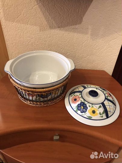 Кастрюля фарфоровая в корзине