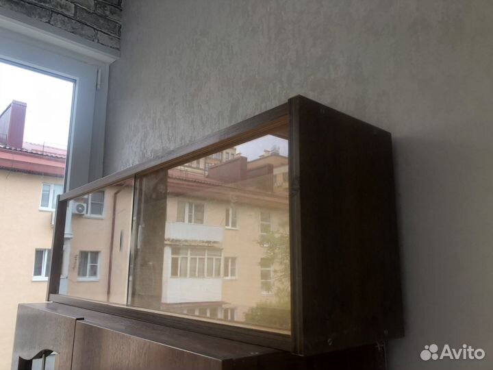 Книжные полки со стеклом