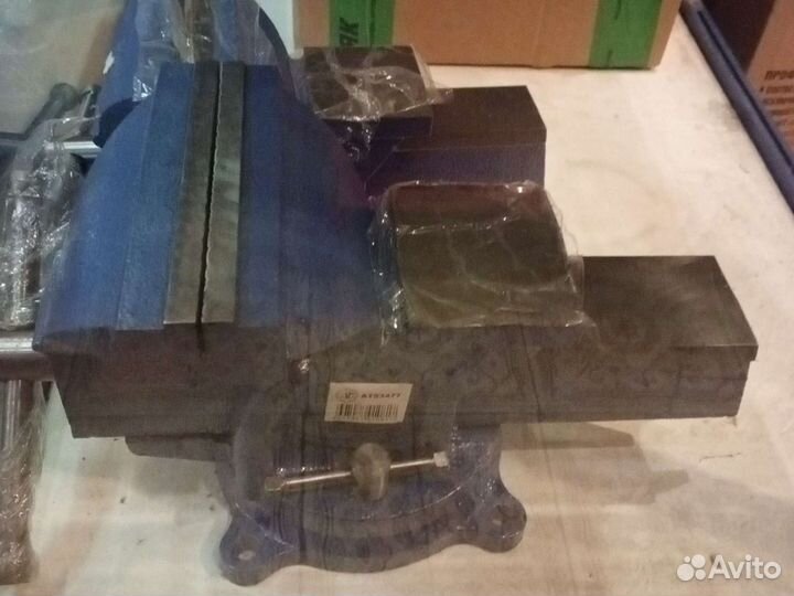 Тиски слесарные 150мм поворотные с наковальней