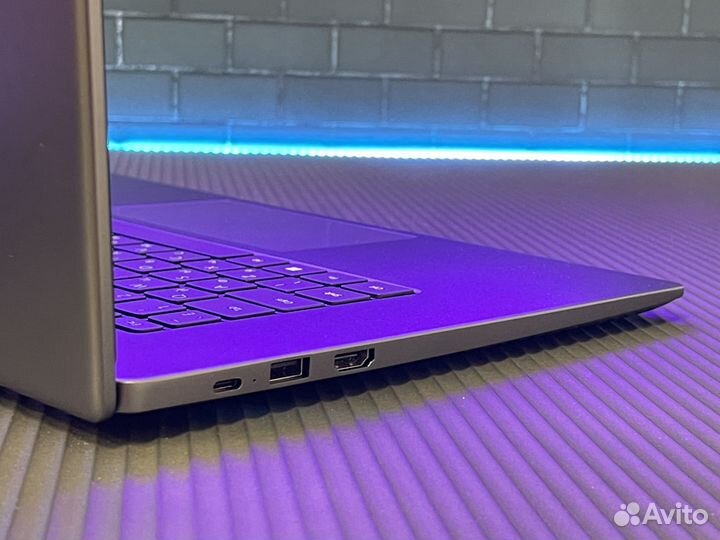 Ноутбук Huawei Matebook i3/8GB/256SSD