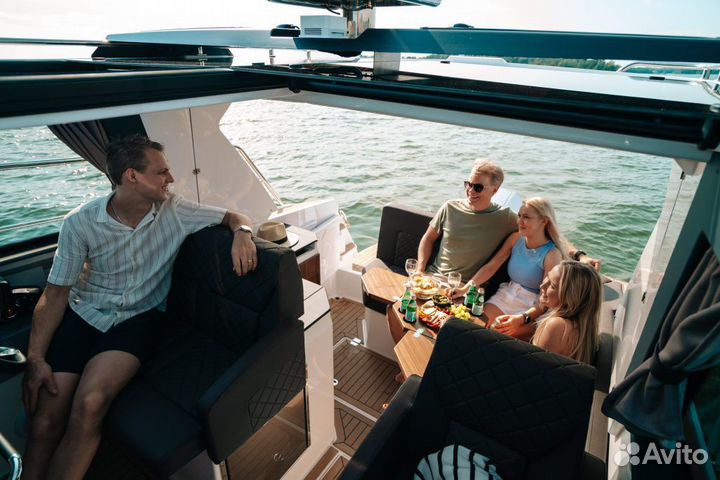 Aquador 250 HT круизный катер с мотором