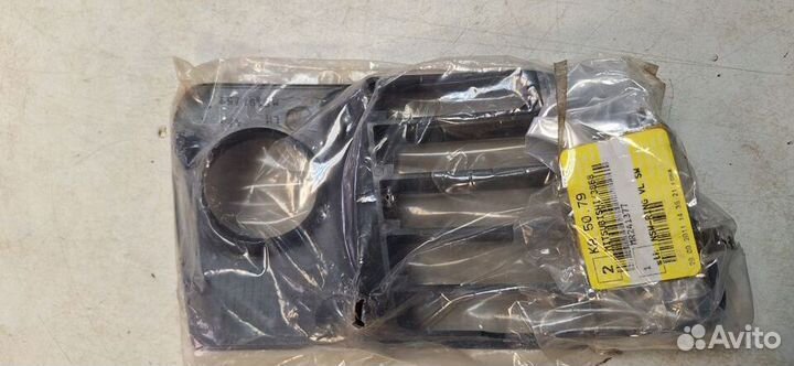 Решётка левой противотуманнойфарыMitsubishi Lancer