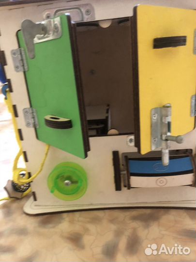 Бизиборд домик. Хороший целый