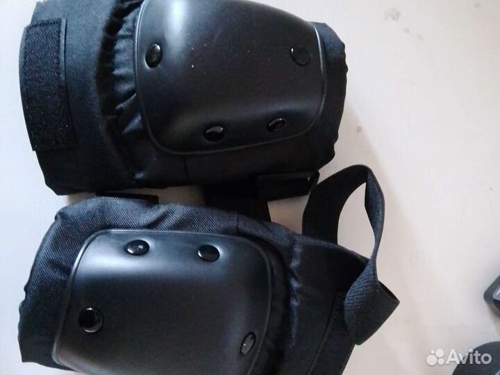 Продам наколенники 6-7лет состояние новое