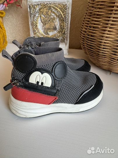 Кроссовки Zara 22